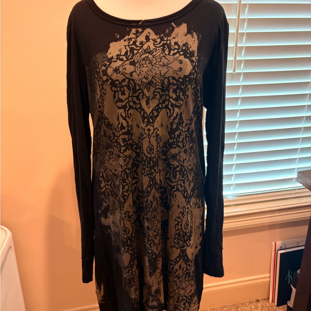 Peruvian Connection Black and Gold Patterned Top